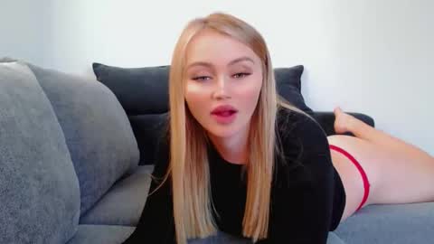 Snapshot of melani_a chatting on 10/11/25, 01:42 Melania online show from 10/11/25, 01:42