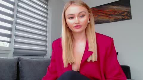 Snapshot of melani_a chatting on 10/14/25, 11:11 Melania online show from 10/14/25, 11:11
