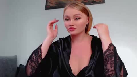 Snapshot of melani_a chatting on 10/20/25, 11:21 Melania online show from 10/20/25, 11:21