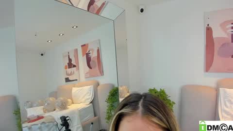 Snapshot of melanie__5 chatting on 01/28/25, 08:57 Melanie Baez online show from 01/28/25, 08:57