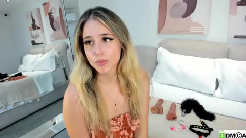 Snapshot of melanie__5 chatting on 02/10/25, 09:04 Melanie Baez online show from 02/10/25, 09:04