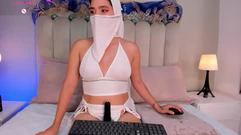 Snapshot of melanie_hillz chatting on 12/02/25, 06:47 Melanie online show from 12/02/25, 06:47