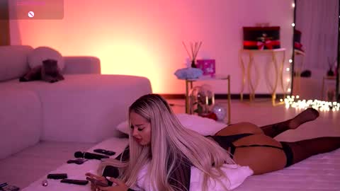 Snapshot of melanielexxx chatting on 02/07/26, 05:05 OF melanielexxx online show from 02/07/26, 05:05