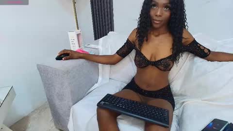 Snapshot of melaniepatton chatting on 10/25/25, 01:18 Melanie online show from 10/25/25, 01:18