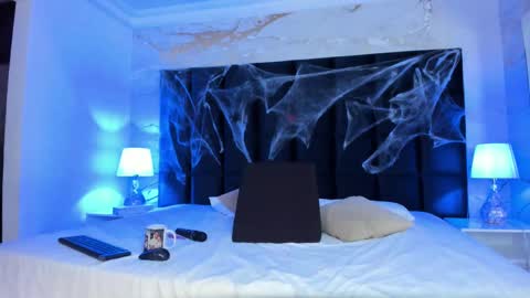 Melanie Roux online show from 10/07/25, 08:06