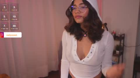 Snapshot of melanieryann_ chatting on 09/21/25, 10:28 Ig melysweet   online show from 09/21/25, 10:28