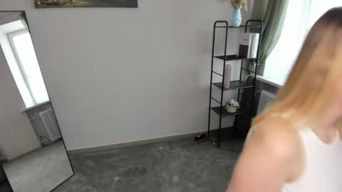 Snapshot of melanil_lens chatting on 03/15/26, 09:59 Sophy online show from 03/15/26, 09:59