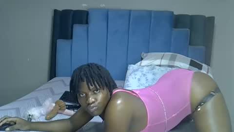 Snapshot of melanin_moon chatting on 05/20/26, 07:09 Moon online show from 05/20/26, 07:09