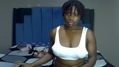Snapshot of melanin_moon chatting on 06/04/26, 02:45 Moon online show from 06/04/26, 02:45