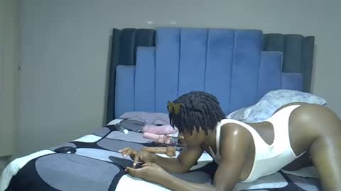Snapshot of melanin_moon chatting on 06/05/26, 02:51 Moon online show from 06/05/26, 02:51
