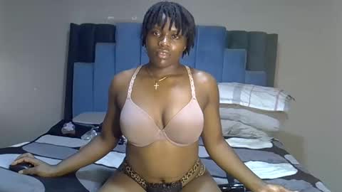 Snapshot of melanin_moon chatting on 06/09/26, 01:56 Moon online show from 06/09/26, 01:56