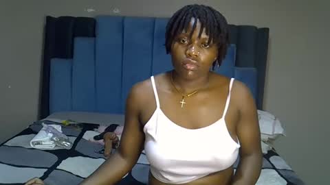 Snapshot of melanin_moon chatting on 06/10/26, 02:01 Moon online show from 06/10/26, 02:01