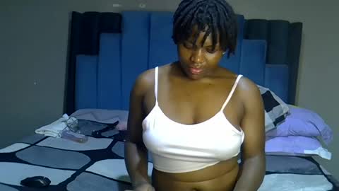 Snapshot of melanin_moon chatting on 06/13/26, 11:35 Moon online show from 06/13/26, 11:35