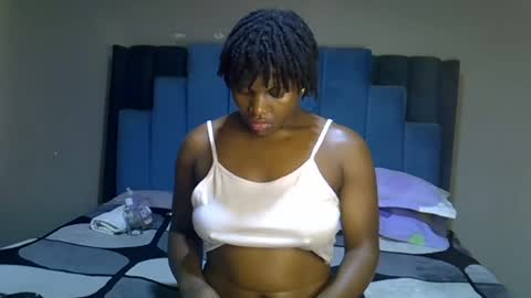 Snapshot of melanin_moon chatting on 06/16/26, 10:07 Moon online show from 06/16/26, 10:07