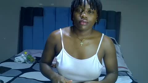 Snapshot of melanin_moon chatting on 06/18/26, 11:14 Moon online show from 06/18/26, 11:14