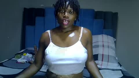 Snapshot of melanin_moon chatting on 06/23/26, 11:19 Moon online show from 06/23/26, 11:19