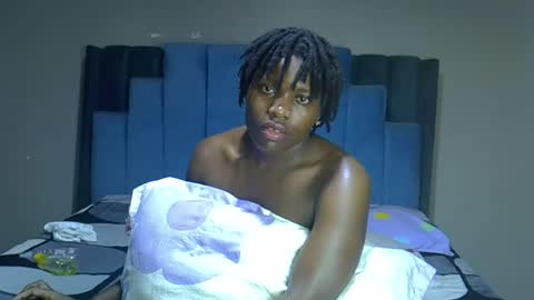 Snapshot of melanin_moon chatting on 06/24/26, 09:47 Moon online show from 06/24/26, 09:47