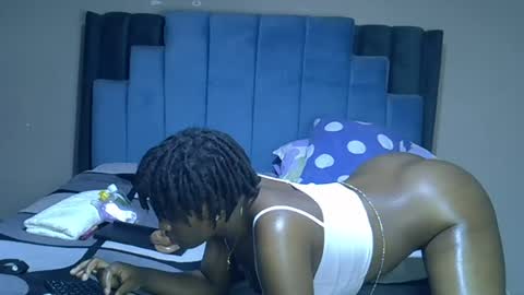 Snapshot of melanin_moon chatting on 06/26/26, 11:31 Moon online show from 06/26/26, 11:31