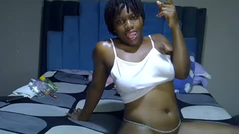 Snapshot of melanin_moon chatting on 06/28/26, 12:27 Moon online show from 06/28/26, 12:27