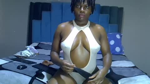 Snapshot of melanin_moon chatting on 06/28/26, 12:33 Moon online show from 06/28/26, 12:33