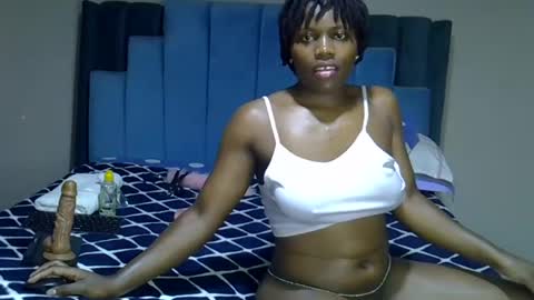 Snapshot of melanin_moon chatting on 07/01/26, 11:23 Moon online show from 07/01/26, 11:23