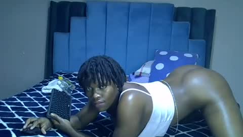 Snapshot of melanin_moon chatting on 07/03/26, 11:22 Moon online show from 07/03/26, 11:22