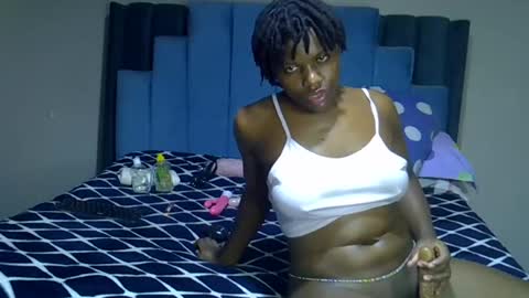 Snapshot of melanin_moon chatting on 07/05/26, 11:17 Moon online show from 07/05/26, 11:17