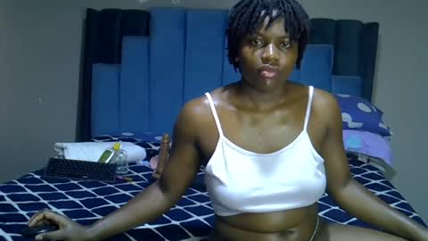 Snapshot of melanin_moon chatting on 07/07/26, 11:25 Moon online show from 07/07/26, 11:25