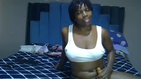 Snapshot of melanin_moon chatting on 07/08/26, 11:37 Moon online show from 07/08/26, 11:37