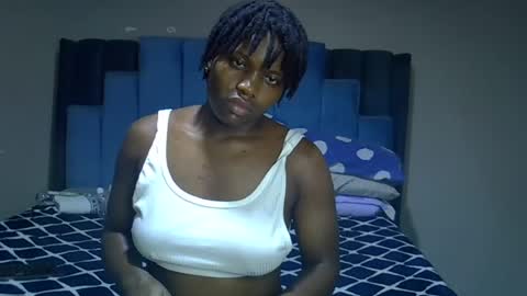 Snapshot of melanin_moon chatting on 07/11/26, 11:24 Moon online show from 07/11/26, 11:24