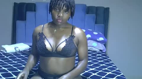 Snapshot of melanin_moon chatting on 07/13/26, 07:49 Moon online show from 07/13/26, 07:49
