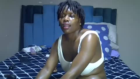 Snapshot of melanin_moon chatting on 07/19/26, 11:58 Moon online show from 07/19/26, 11:58