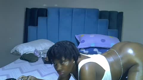 Snapshot of melanin_moon chatting on 07/27/26, 11:17 Moon online show from 07/27/26, 11:17