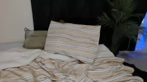 Snapshot of melaninmelanix chatting on 01/22/25, 05:28 melaninmelanix online show from 01/22/25, 05:28