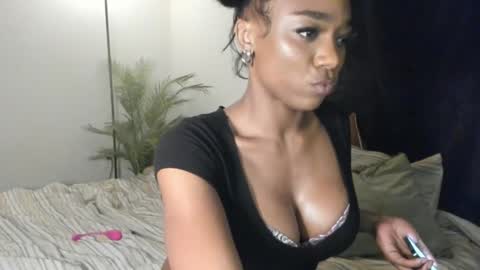 Snapshot of melaninmelanix chatting on 03/02/25, 09:21 melaninmelanix online show from 03/02/25, 09:21