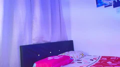 melannia_hills online show from 10/18/25, 05:32