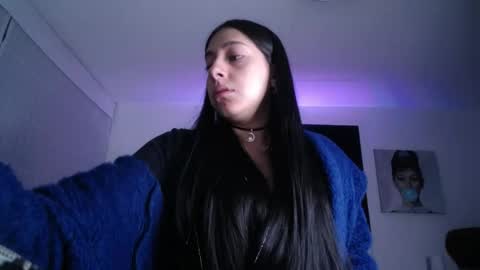 Snapshot of melanny_petite chatting on 04/21/26, 12:33 melanny_petite online show from 04/21/26, 12:33
