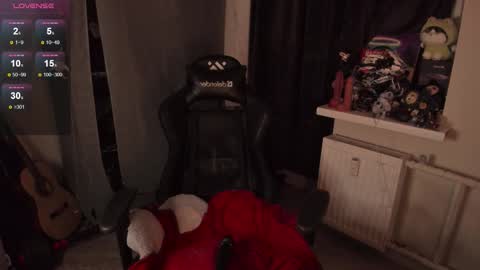 Snapshot of melante_s chatting on 11/14/25, 07:12 Ash online show from 11/14/25, 07:12