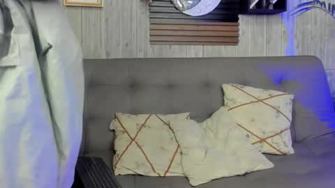 Melany online show from 11/04/25, 01:43