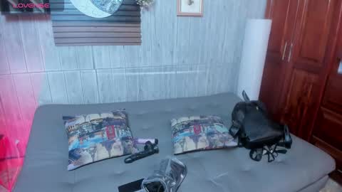 Melany online show from 12/17/25, 01:28