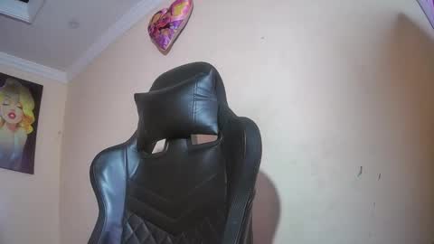 Snapshot of melany_isabella chatting on 04/12/26, 03:33 melany online show from 04/12/26, 03:33