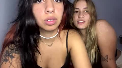 Snapshot of melatina chatting on 04/15/26, 10:54 Valentina y Melissa online show from 04/15/26, 10:54
