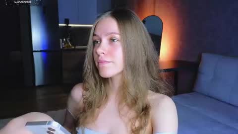 Snapshot of melee_eva chatting on 07/23/26, 07:17 Melee Eva - Thumbs Up please online show from 07/23/26, 07:17