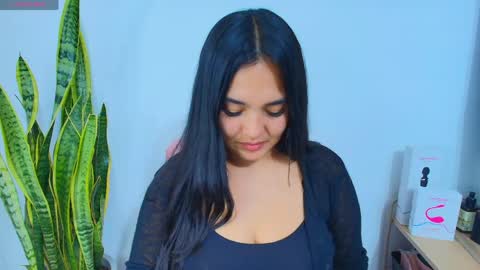    Independent model online show from 04/28/26, 10:48
