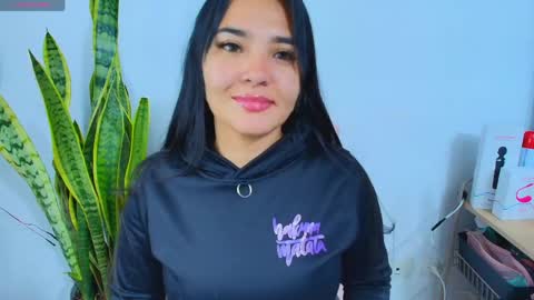    Independent model online show from 05/19/26, 01:22