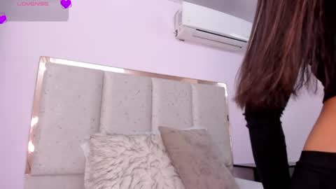 Meli  online show from 04/25/26, 01:25