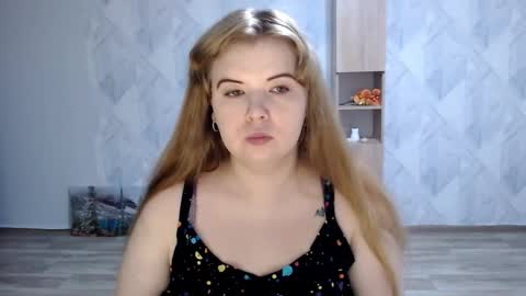 Snapshot of melina_beauty chatting on 10/21/25, 08:59 Melina online show from 10/21/25, 08:59