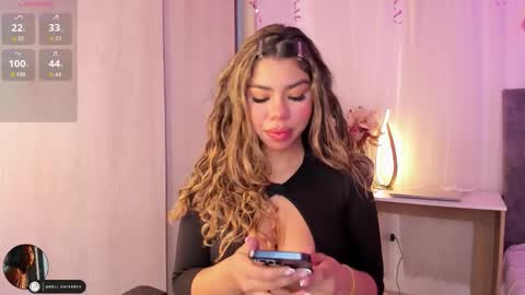 Snapshot of melina_ferrer1 chatting on 11/06/25, 12:06 EI online show from 11/06/25, 12:06