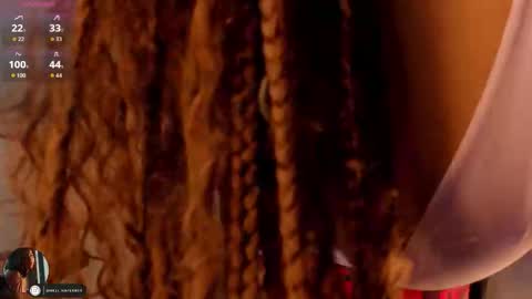 Snapshot of melina_ferrer1 chatting on 11/25/25, 12:27 EI online show from 11/25/25, 12:27