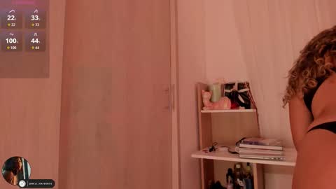 Snapshot of melina_ferrer1 chatting on 02/15/26, 04:47 EI online show from 02/15/26, 04:47